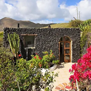 https://la-bodega-house-on-volcano-with-a-piano.in-canary-islands.com